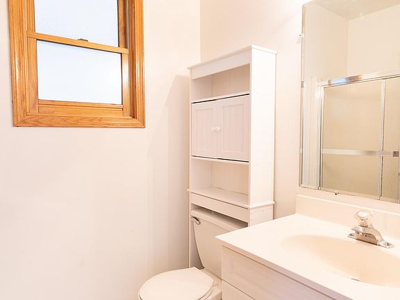 5th image of 1064 N Marshfield Ave #1