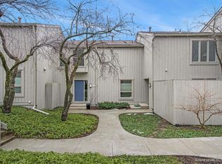 2112 Overlook Ct, Ann Arbor, MI 48103