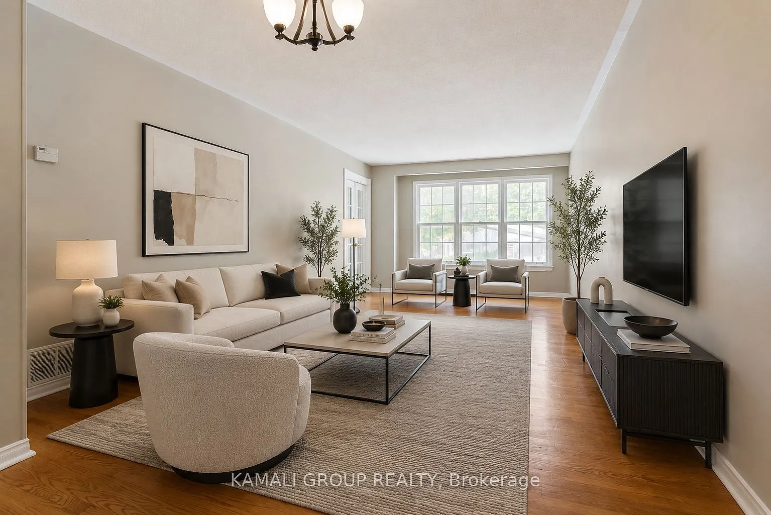 4 bed, $2,600 — Photo 1