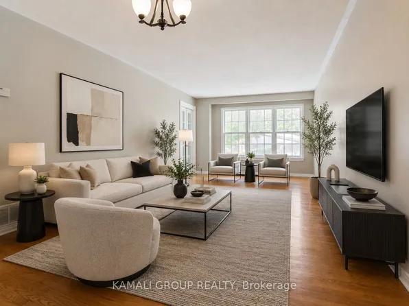 15 Walter Ave, Newmarket, ON L3Y 2T2