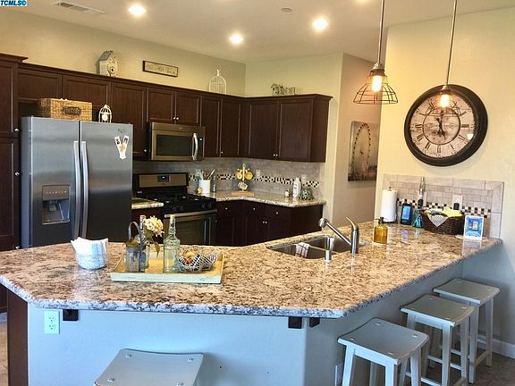2nd image of 3044 SE Sunnyside Ct