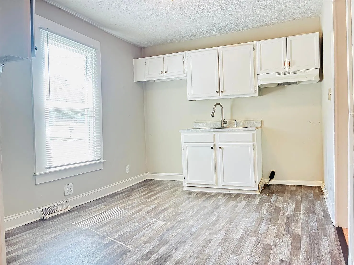 200 Cain St — Photo 4