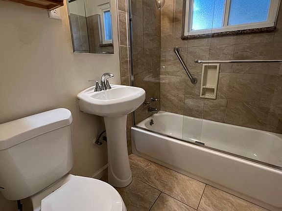 3rd image of 825 Roble Ave APT 2