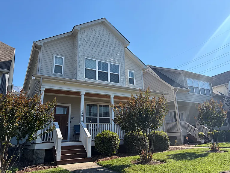 Great house located in the heart of the Nations - Walk to Bringle's, 51st Deli, Jeni's ice-cream, Perfectly Fine cocktail bar, Nicky's, Carbon Performance gym, CrossFit Nashville, ISI gym, the Good Fill shop, Ensemble boutique, Bea Rose hair salon & more!