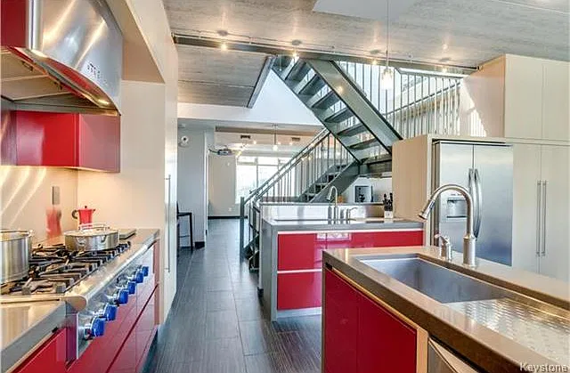 232 Waterfront Drive — Photo 2