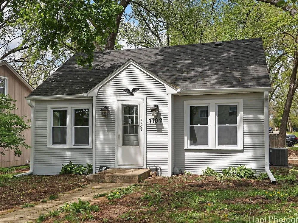 3 bed, 1000 sqft, $1,950 — Photo 1
