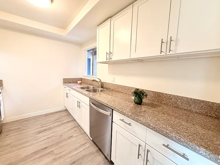 Wildwood Apartments — Photo 6