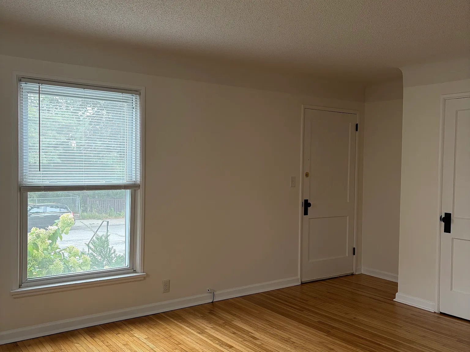 2 bed, 884 sqft, $1,850 — Photo 2