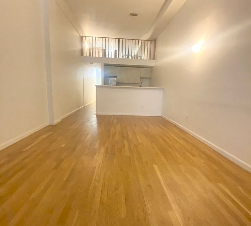 1st image of 207 E 37th St APT 1D