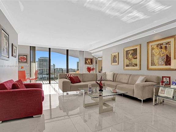5th image of 18181 NE 31st Ct APT 1908