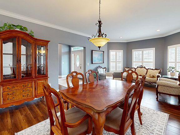 5th image of 2227 W Ridge Dr