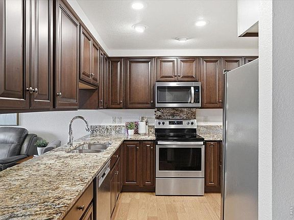4th image of 1243 E 3rd St