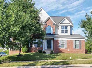 692 Silver Maple Cir, Seven Valleys, PA 17360