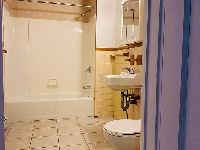 270 Washington St #1R — Photo 6
