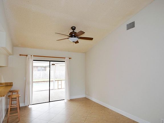 5th image of 1407 SW 82nd Ave