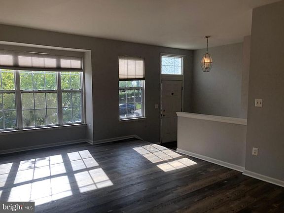 3rd image of 45022 University Dr