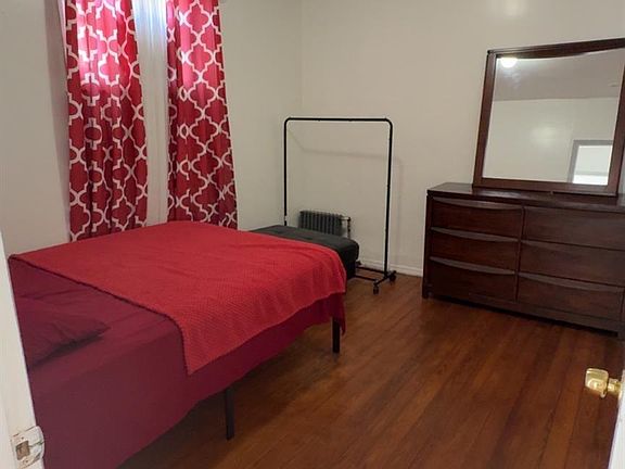 3rd image of 3027 Radcliff Ave Floor 3