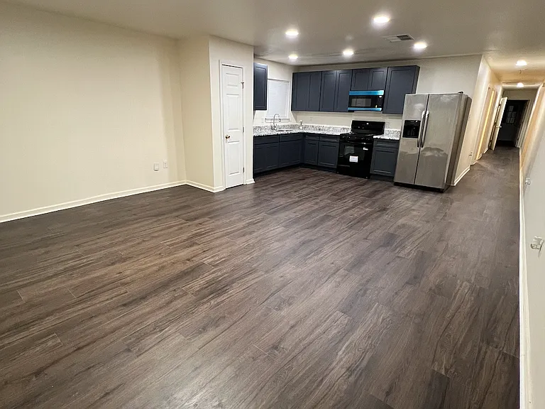 3923-25 Roneagle Way — Photo 1