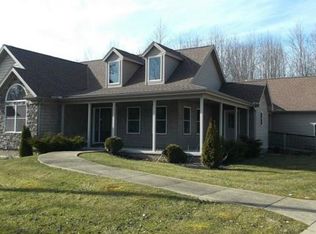 1708 Elmwood Dr, Ashtabula, OH 44004