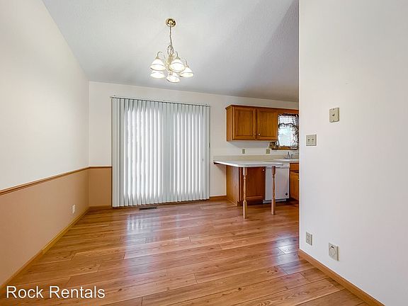5th image of 14 Des Moines Ave APT B