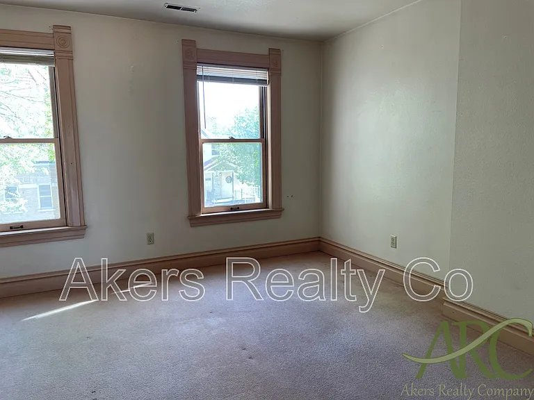 411 W 11th St #B — Photo 7