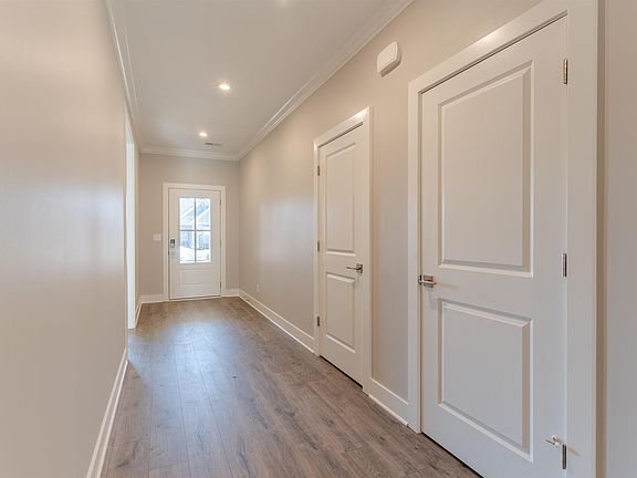 4th image of 6986 Ironwood Cir