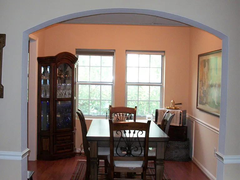 1805 N Queens Ln — Photo 6