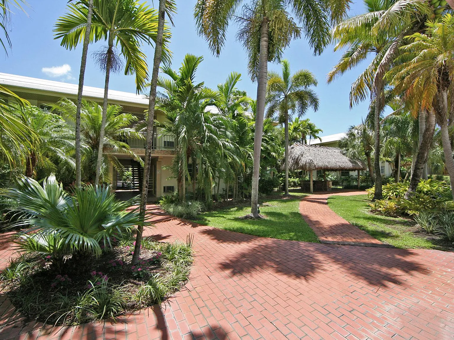 Gardens of Pinecrest — Photo 2