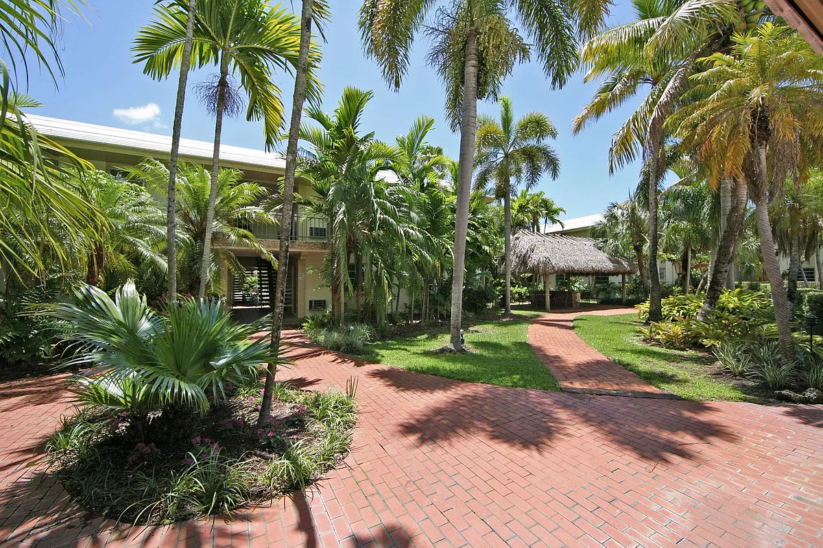 TAKE THE PATH TO GREAT LIVING - Gardens of Pinecrest