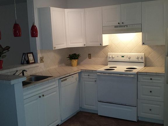3rd image of 1215 Meadow Park Ln #A