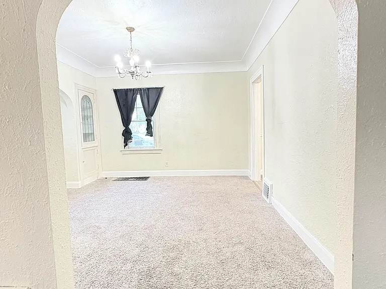 4450 Commonwealth Ave — Photo 8