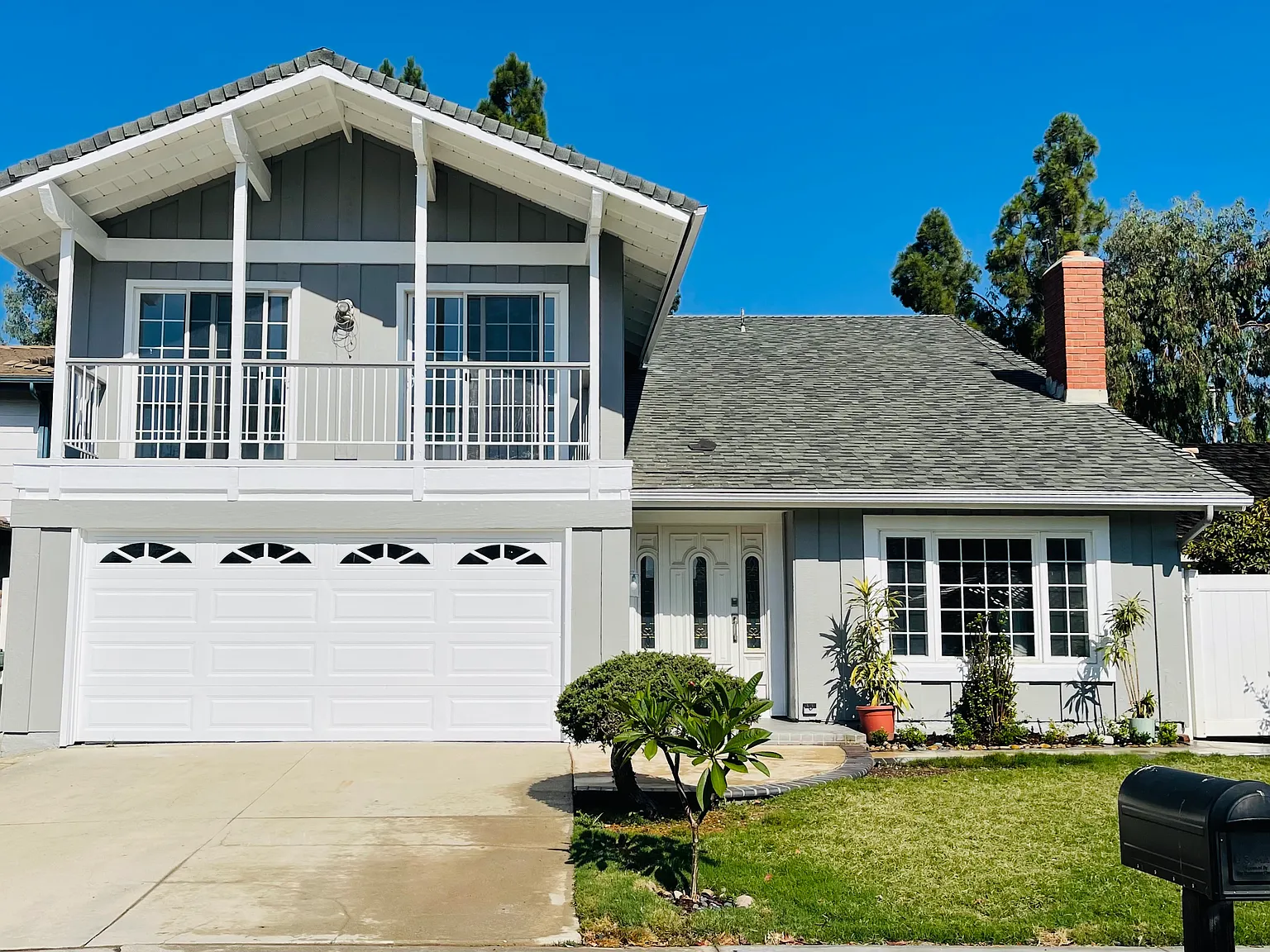 5 bed, 2400 sqft, $1,100 — Photo 1