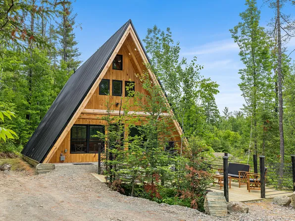 147 Anson Road, Starks, ME 04911