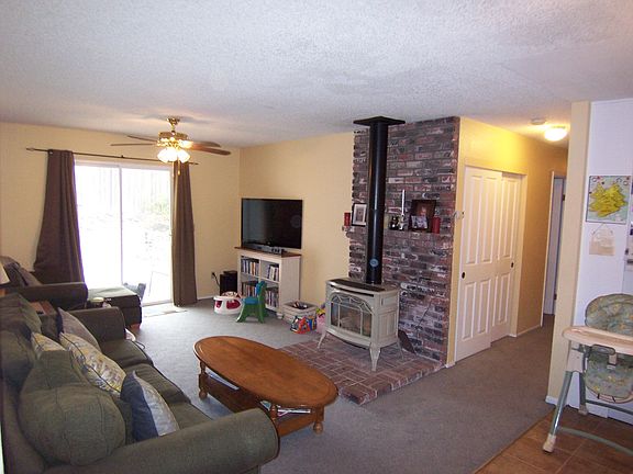 3rd image of 498 Sunlight Dr