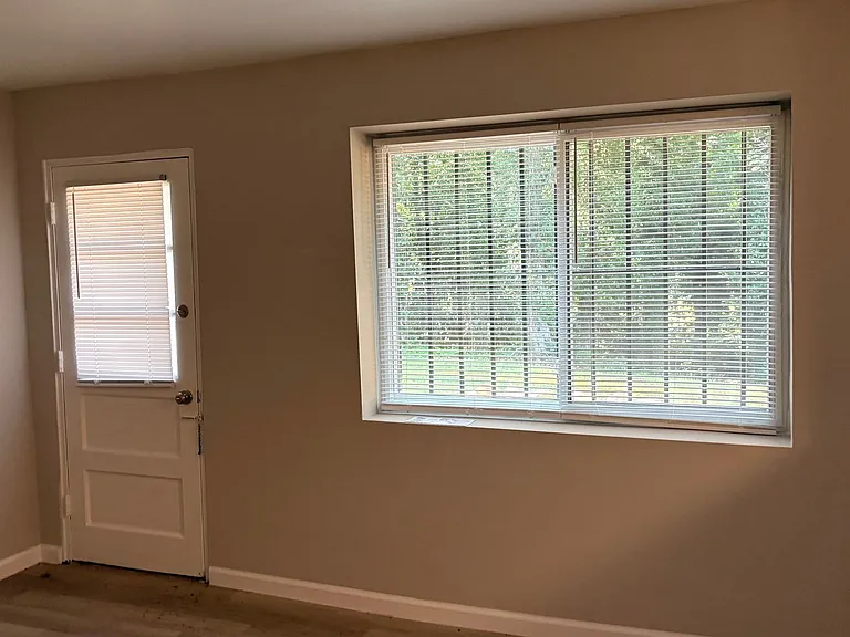 2059 Honeysuckle Ln SW #B — Photo 11