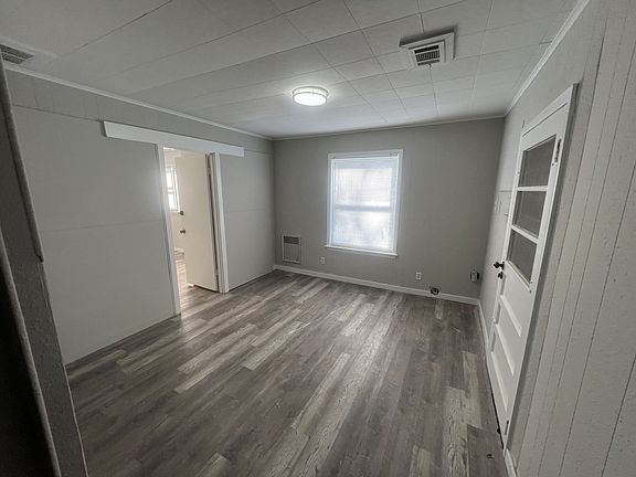 5th image of 3581 Fairmont Ave