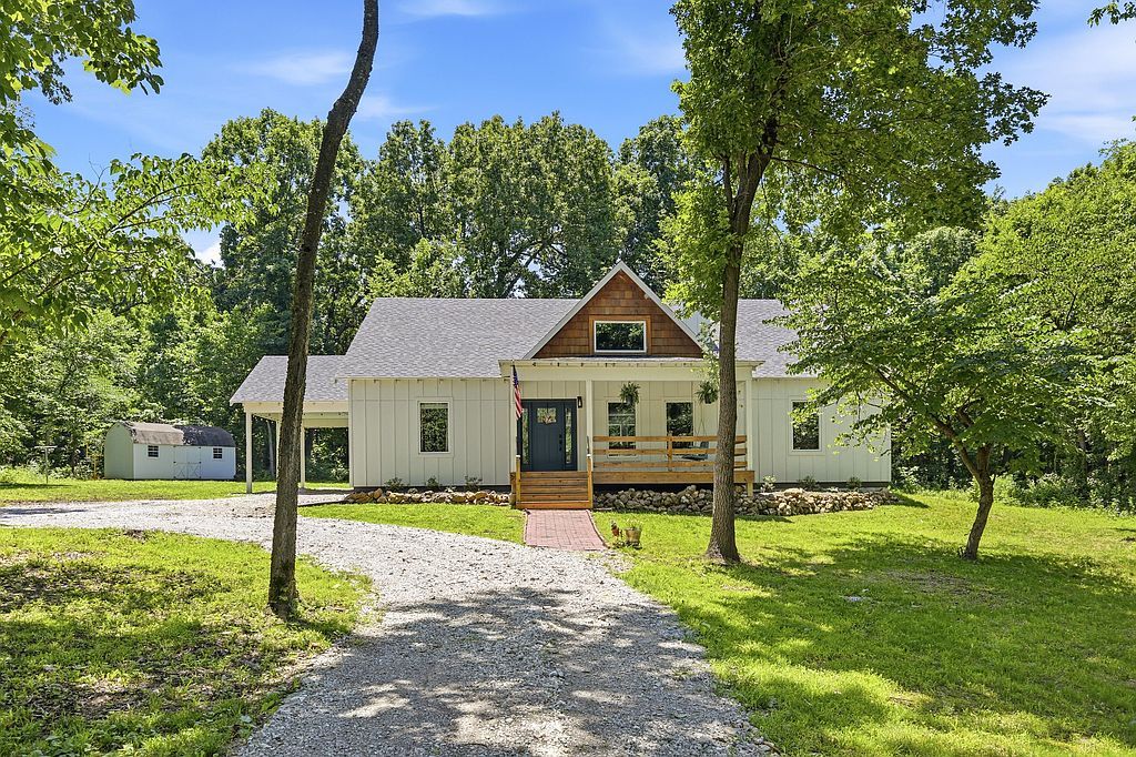 21390 Laurel Ln - Property Image