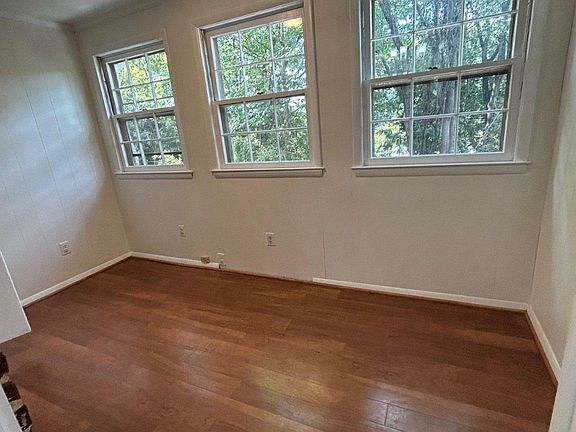 5th image of 2036 Tunlaw Rd NW
