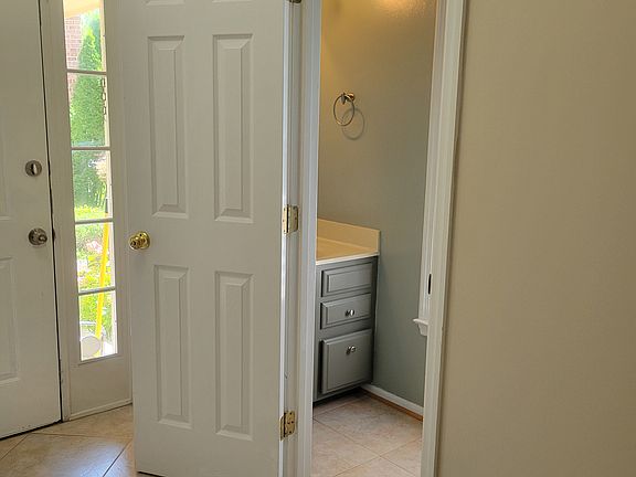 Powder Room (1/2 bath)
