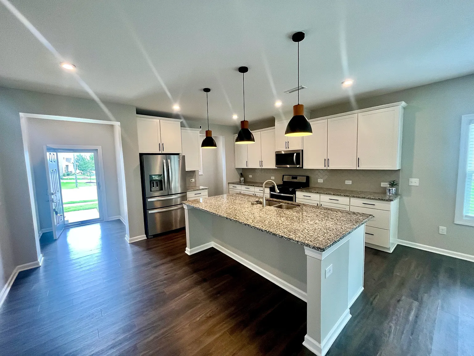 5 bed, $2,695 — Photo 3