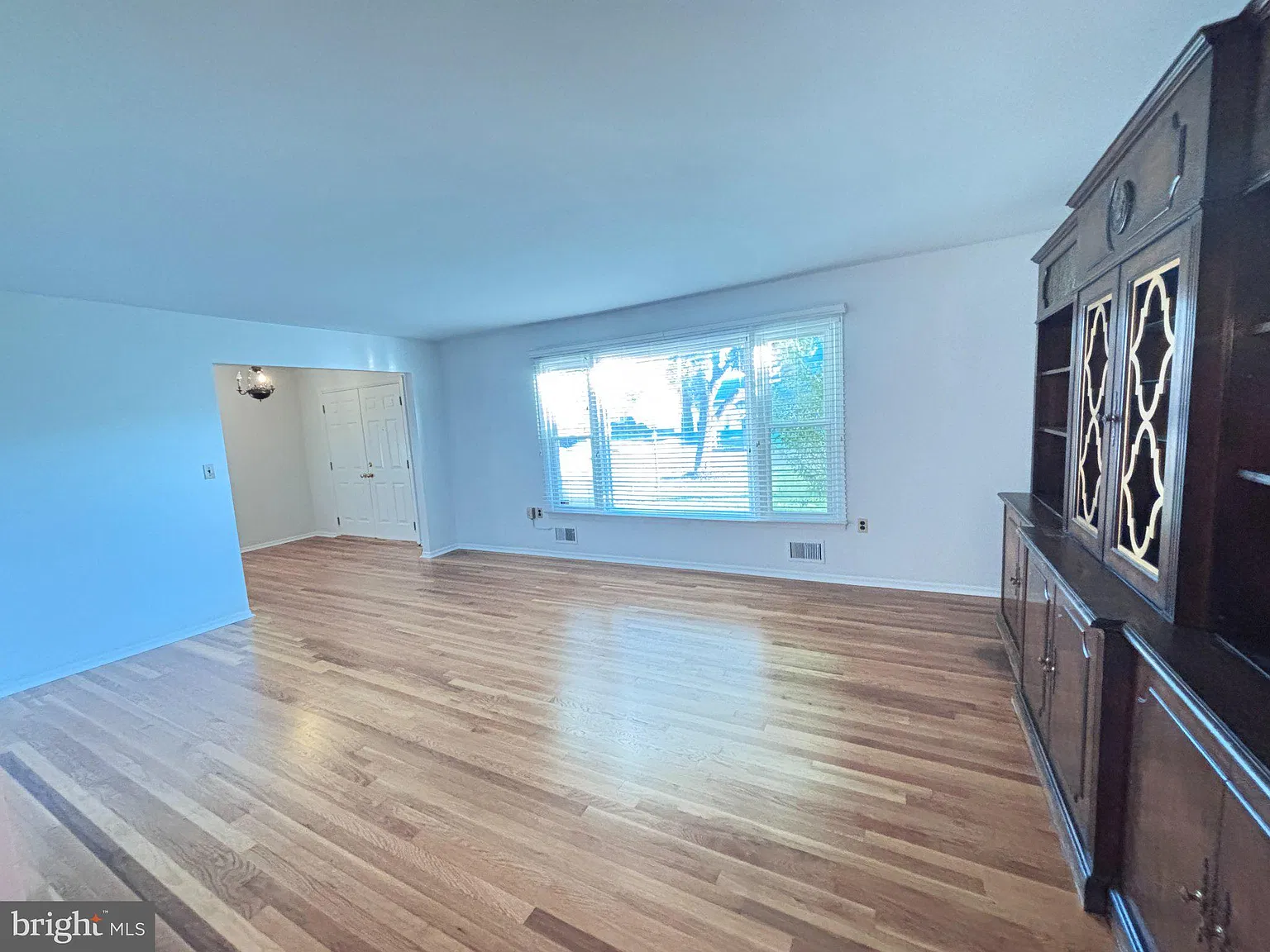 4 bed, 2.5 bath, 2208 sqft, $3,995 — Photo 4