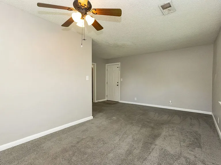 305 Sunrise Ln #C — Photo 8