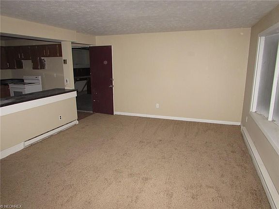4th image of 528 Cove Beach Ave