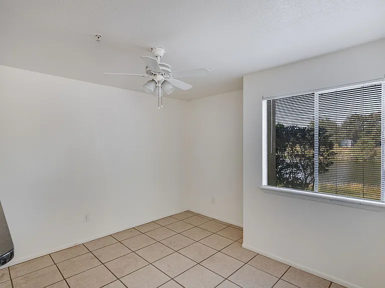2865 Winkler Ave #401 — Photo 4