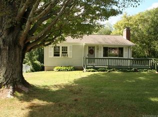 26 Pond Dr, North Stonington, CT 06359