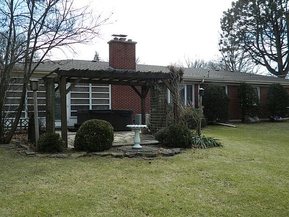 3rd image of 1225 Foxglove Dr