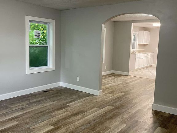 3rd image of 3821 Hampton Ave