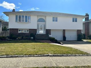 2038 Shaw Dr, Merrick, NY 11566