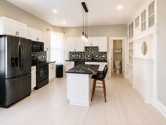 3rd image of 2030 Mountford Ave #1