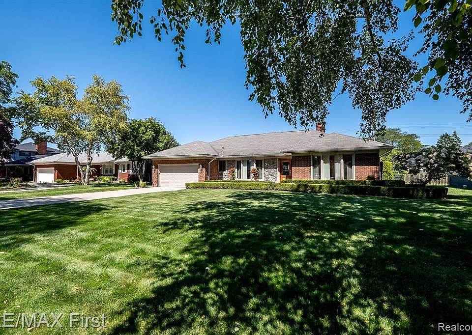 60 Crestwood Dr Grosse Pointe Shores Mi 48236 Zillow 5447